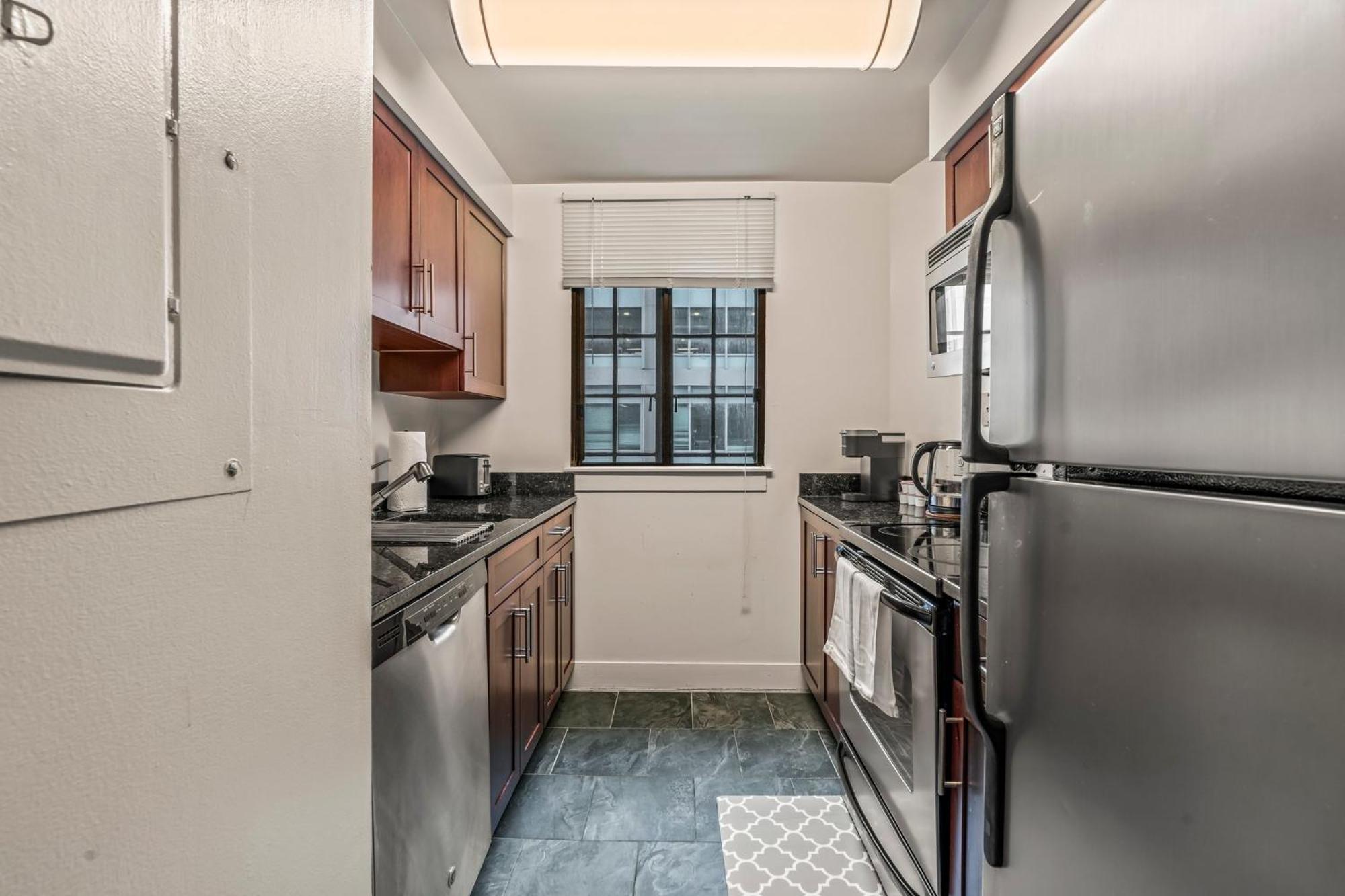 Apartment Apartmint At The Metropolitan -