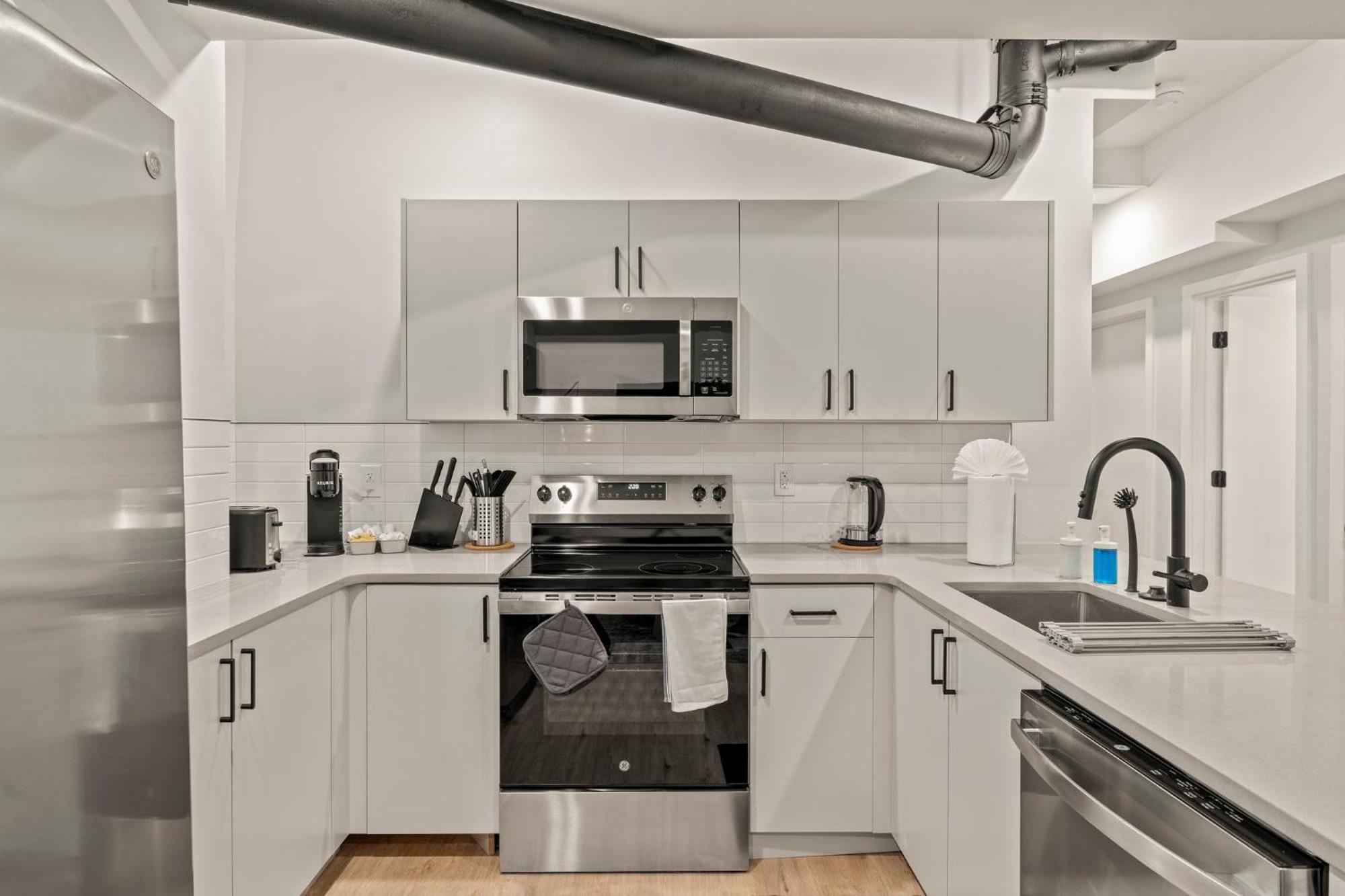 Apartmint At The Metropolitan - *